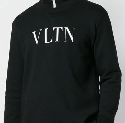 Надпись VLTN на толстовке