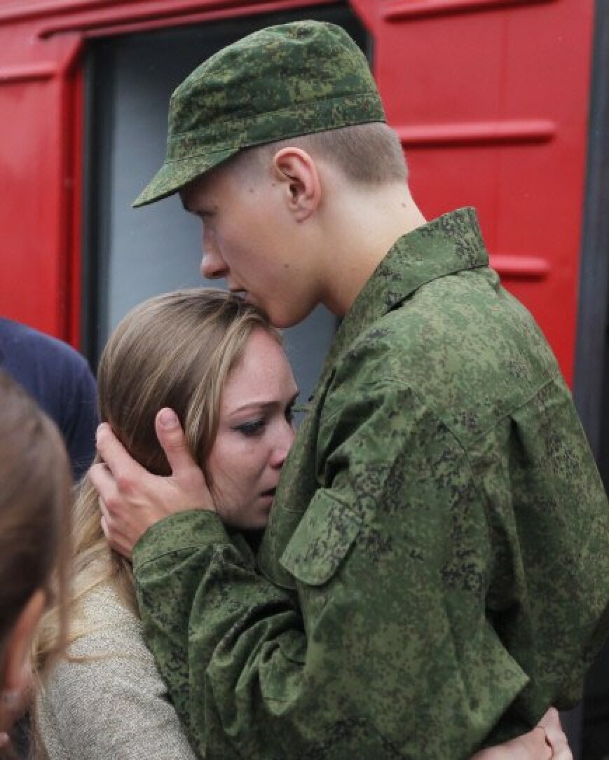 Как подписать фото с парнем военным