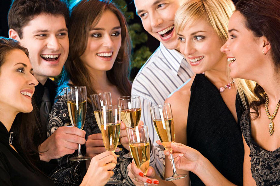 человек с вином. сколько нужно чтобы напиться. я без вина тобой пьянею. выпивая чашку чая я пьянею без вина. брюнетка с коньяком.