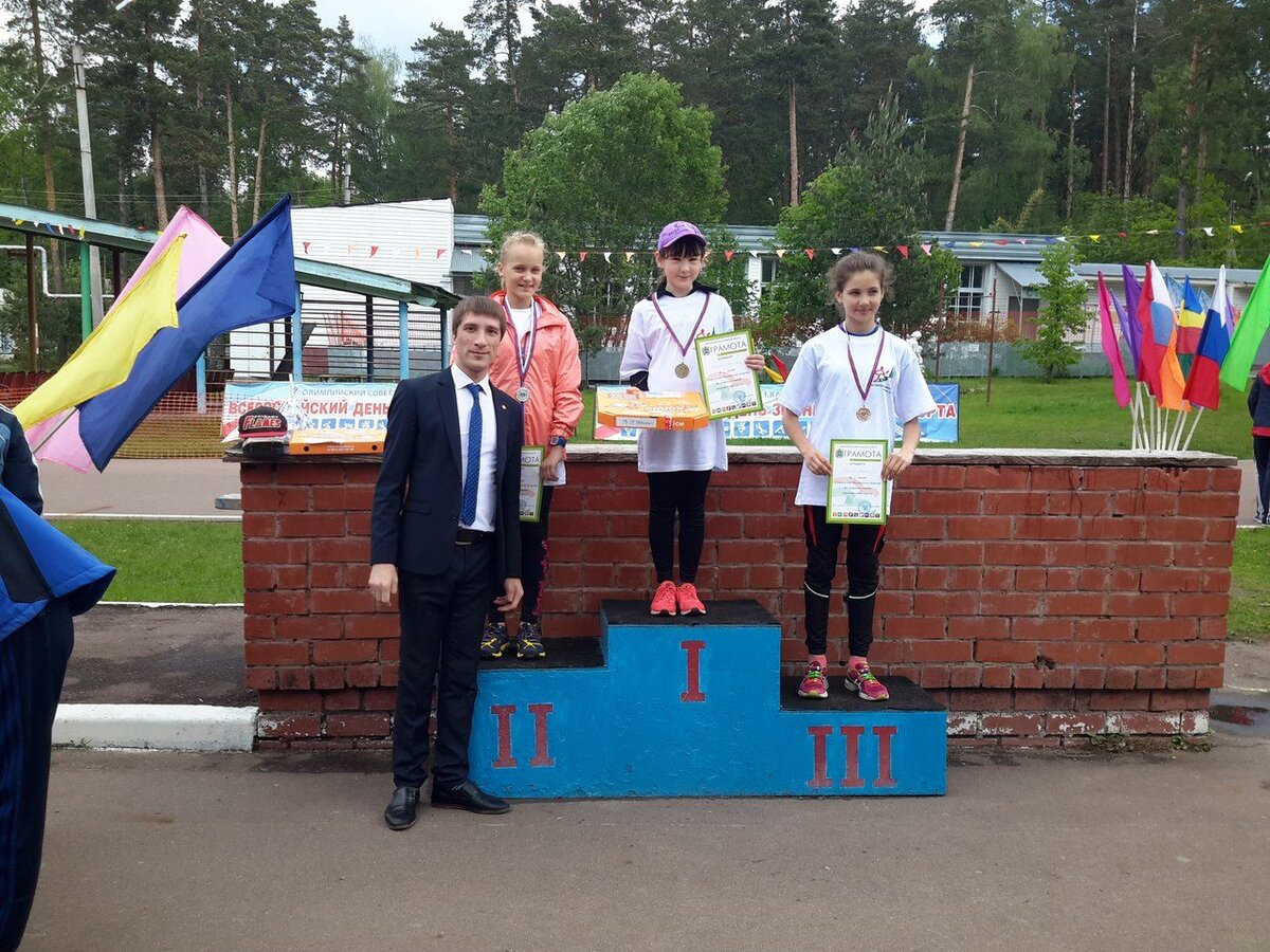 4 июля 2016 года. Рахматуллаев Александр поздравил спортсменов победителей 1 этапа кубка России по лыжероллерам и кроссу в Калуге!