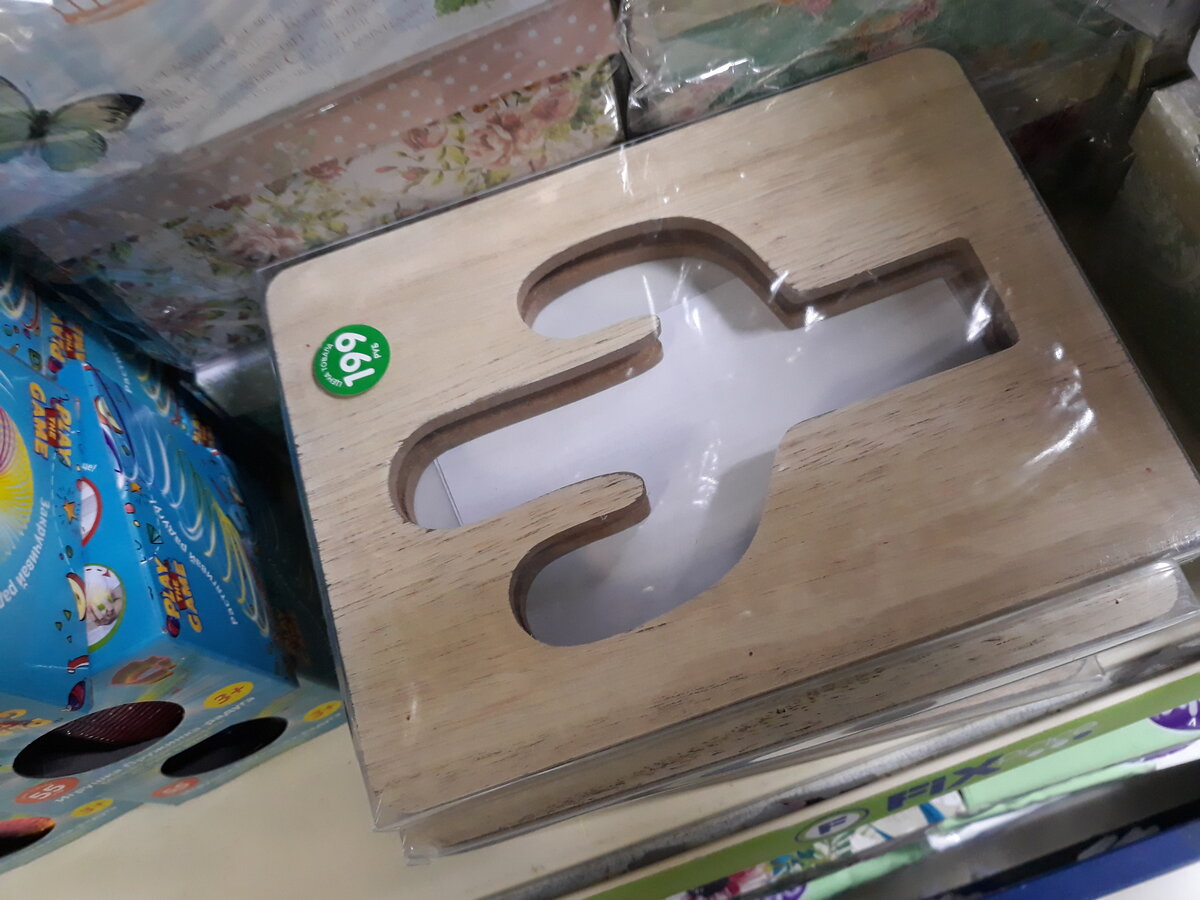 Кактус светодиоды. Можно ставить на поверхности или вешать на стену.