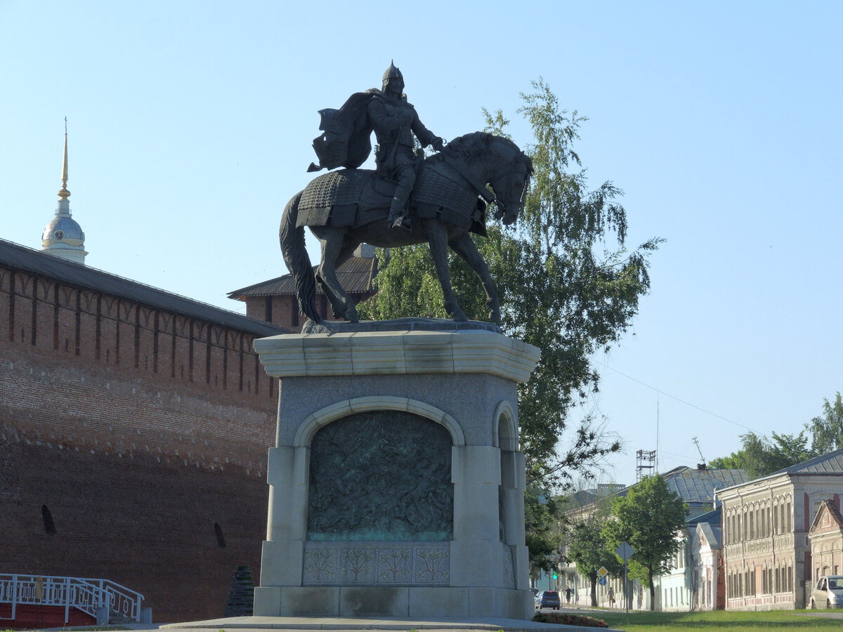 Памятник дмитрию донскому в коломне фото