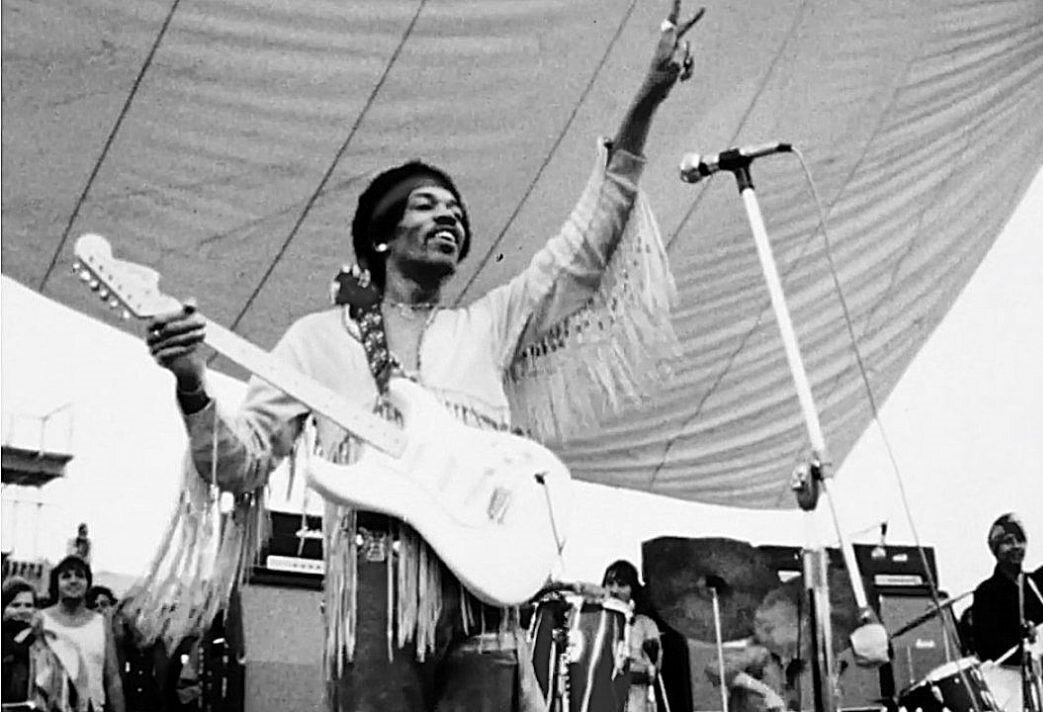 Jimi Hendrix на сцене Woodstock 1969 