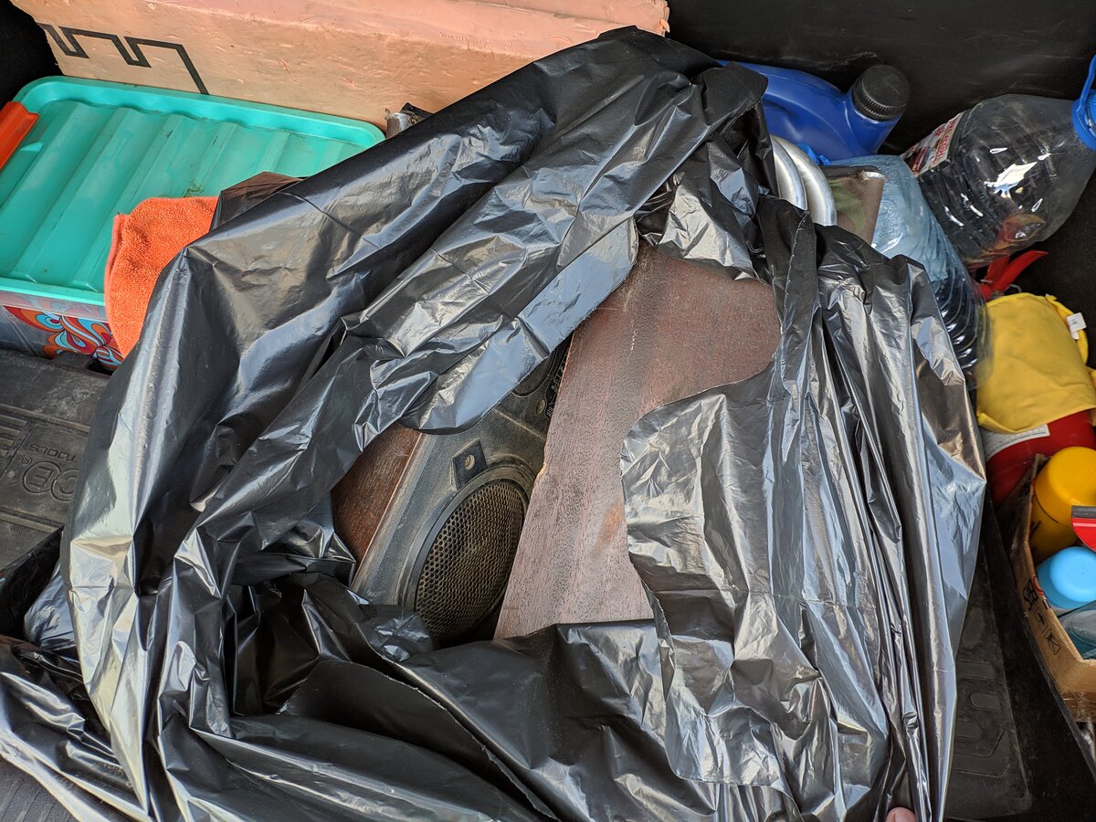 Едем домой в багажнике после покупки