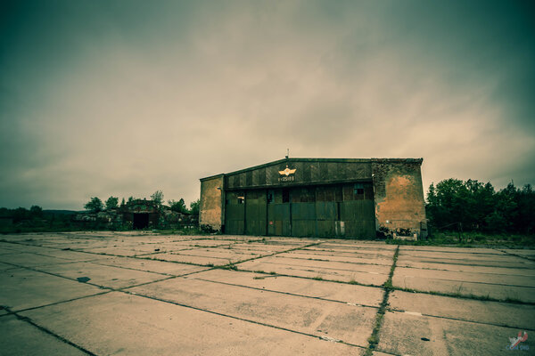 Оставленный военными аэродром Килпъявр. Что сохранилось?