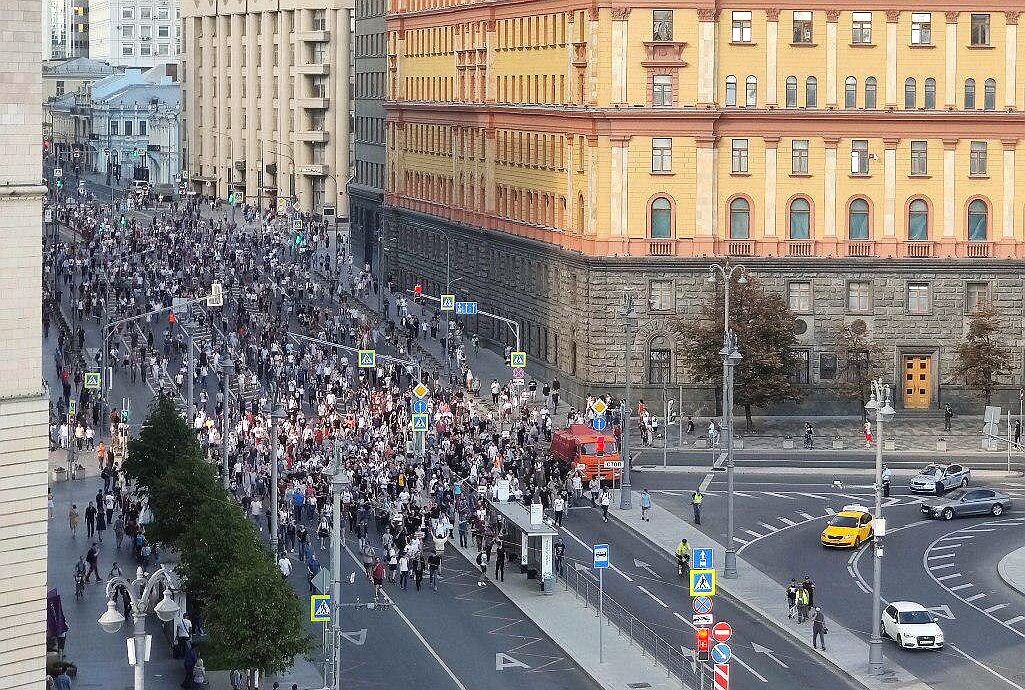 Акция протеста в Москве 27 июля 2019 года. Фото из телеграм-канала А. Плющева. 