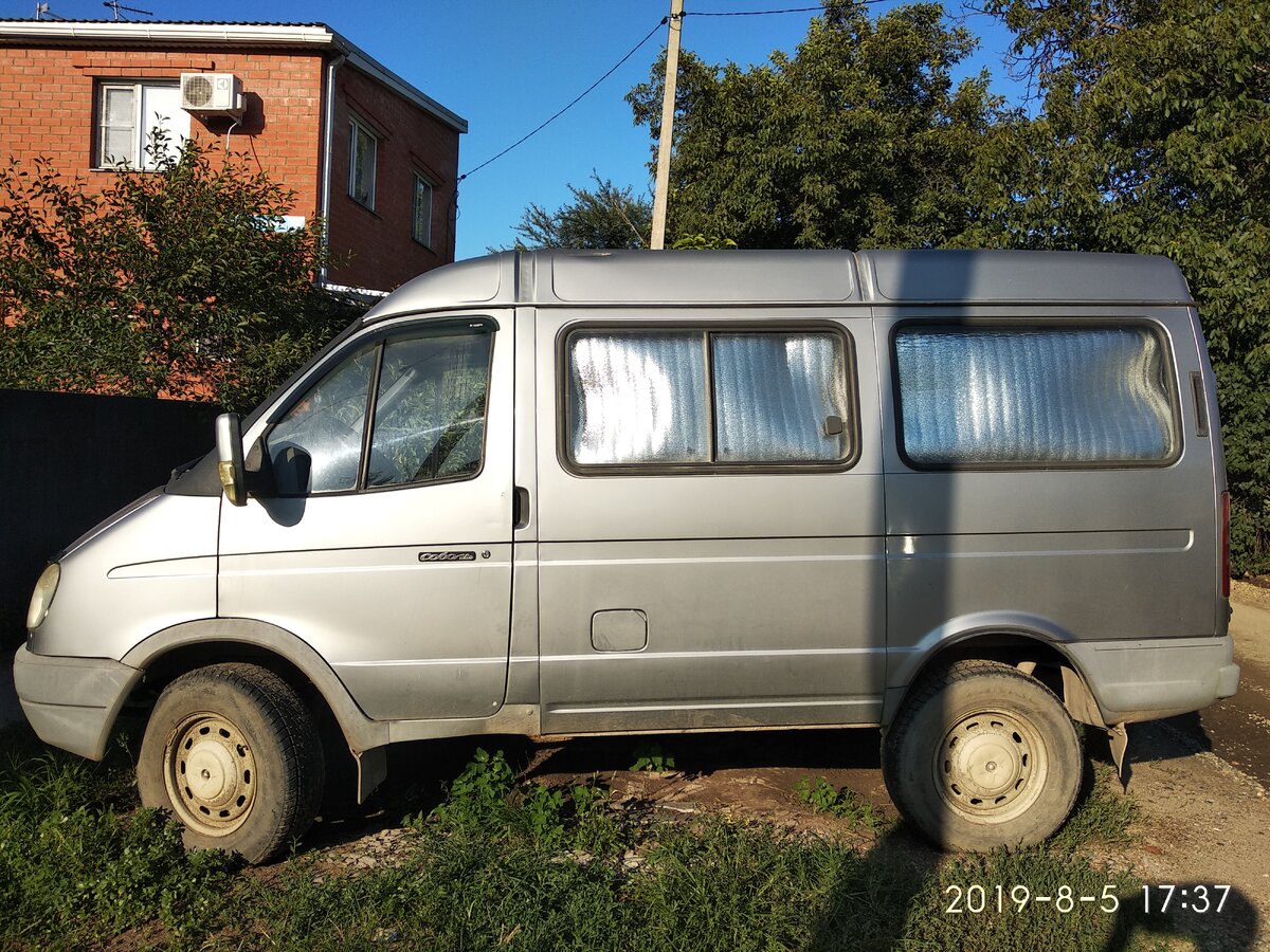 Вот такой он мой Соболь 4х4. Год выпуска 2007. Соболь храниться не в гараже и зимой и летом стоит на  обычной земле, на этом месте.