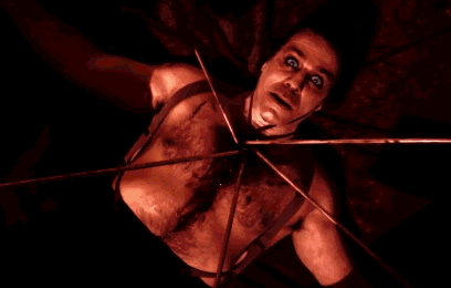 Кадр из клипа Rammstein-Mein Herz brennt