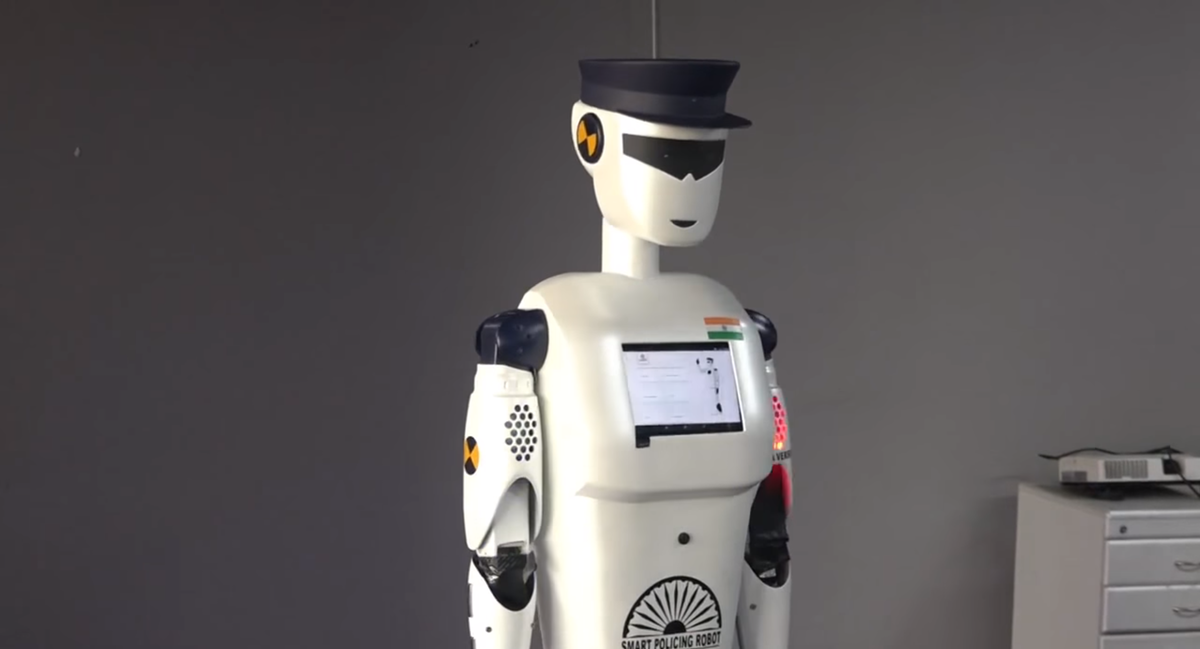 Dreame bot robot d10s. Робот полиция робот полиция робот полиция робот полиция робот. Робот полицейский в мире. Индусский робот Полицейская. Робот Индия.