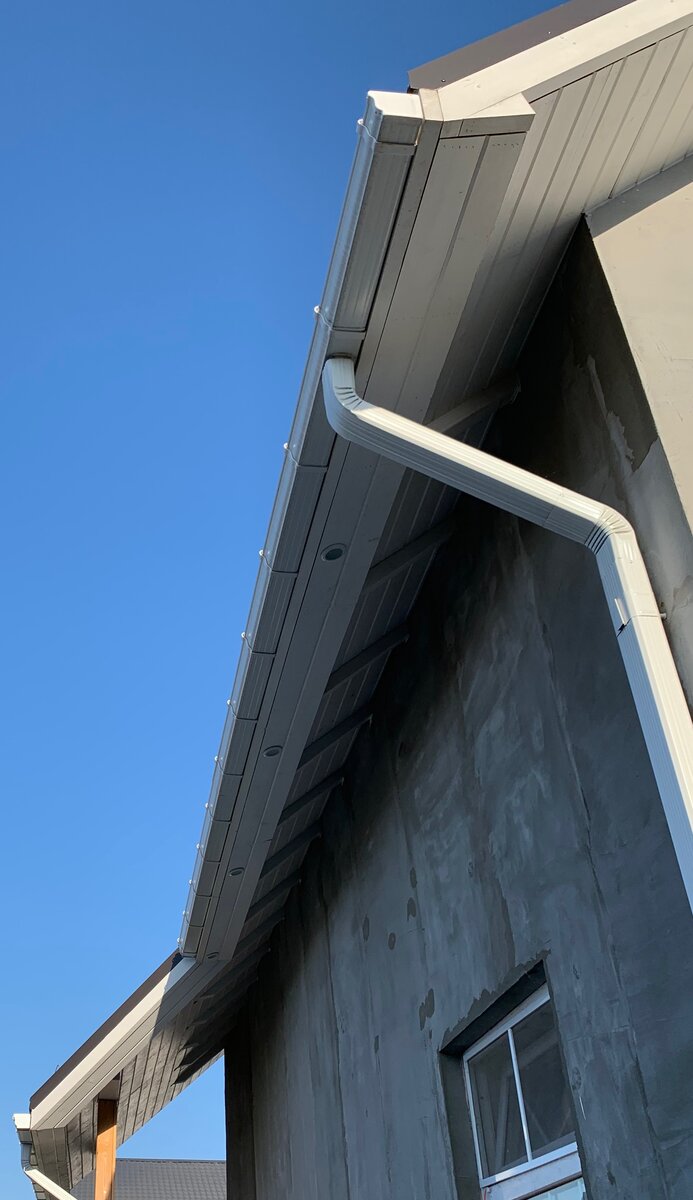 Рис.0 - вид на мою кровлю снизу. Здесь видны многие характерные моменты и решения, которые я описал в статье ниже.