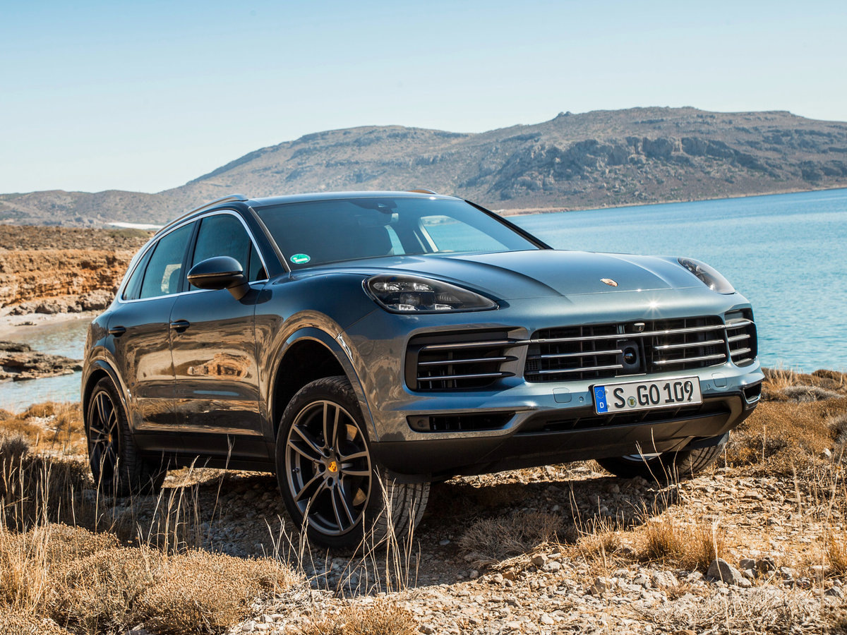 Обратите внимание на камеру в бампере ,украденную из вашего подъезда.