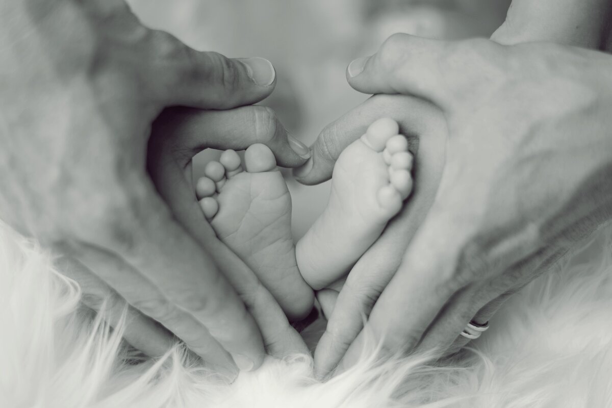 https://pixabay.com/ru/photos/baby-%D0%BD%D0%BE%D0%B3%D0%B8-%D0%BE%D1%82%D0%B5%D1%86-%D0%BC%D0%B0%D1%82%D1%8C-2717347/