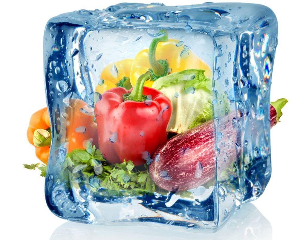 Заморозка фруктов. Замороженные продукты. Овощи во льду. Фрукты и овощи во льду. Замораживание овощей.