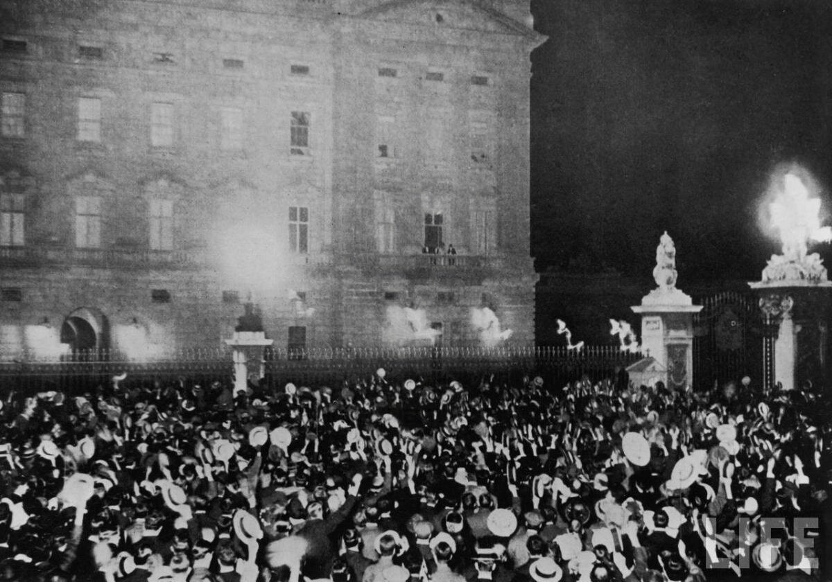 Манифестация в день объявления войны