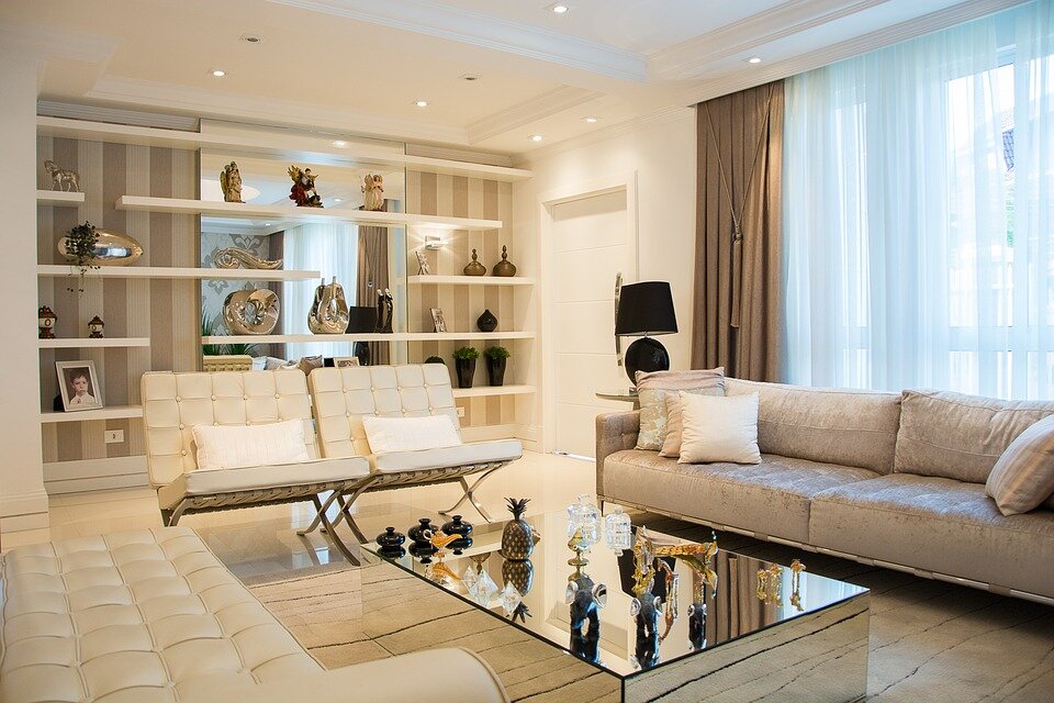 https://pixabay.com/photos/home-luggage-sofa-casa-cor-1622401/