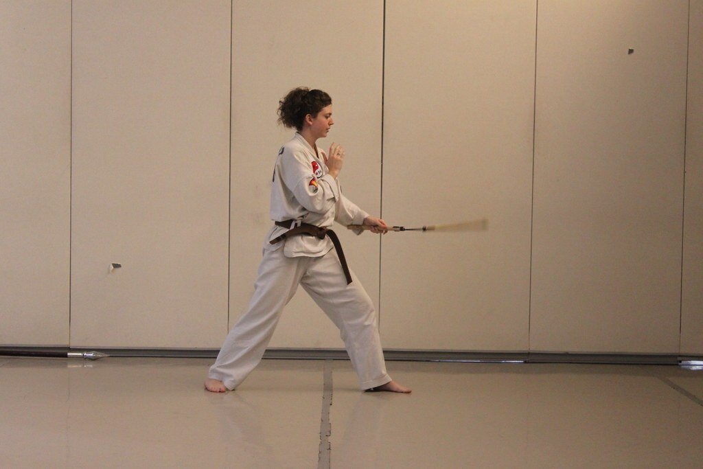 Тренировка с использованием нунчаку