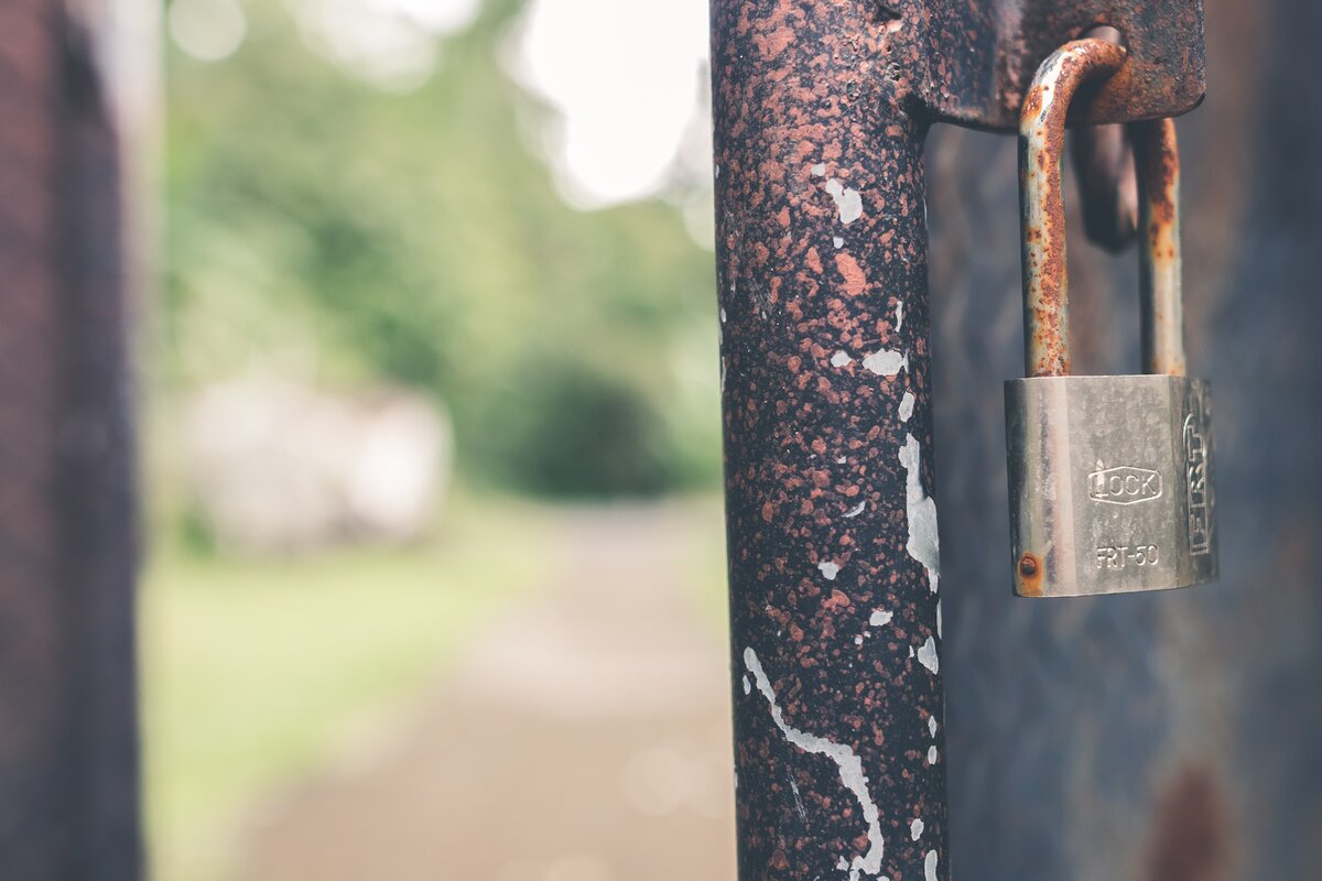 https://www.pexels.com/photo/rusted-grey-padlock-in-selective-focus-photography-912005/