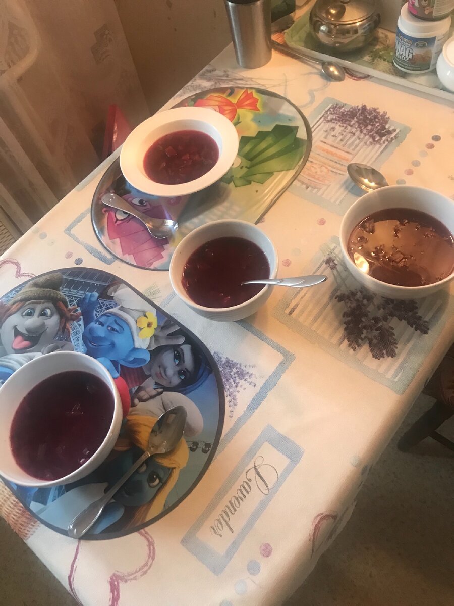 Суп из свёклы и фасоли.