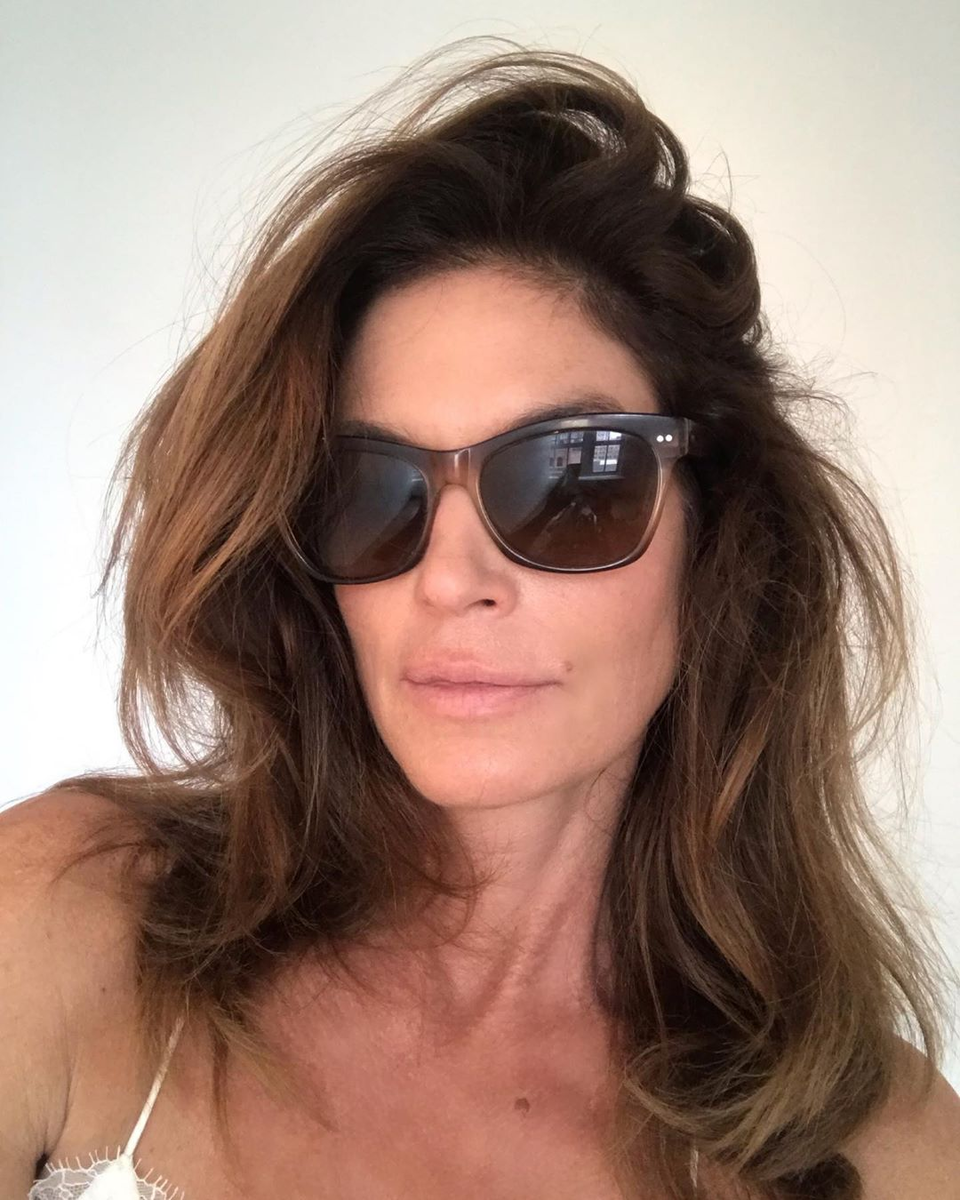 instagram.com/cindycrawford/https://www.instagram.com/jennifer_aniston_the_official