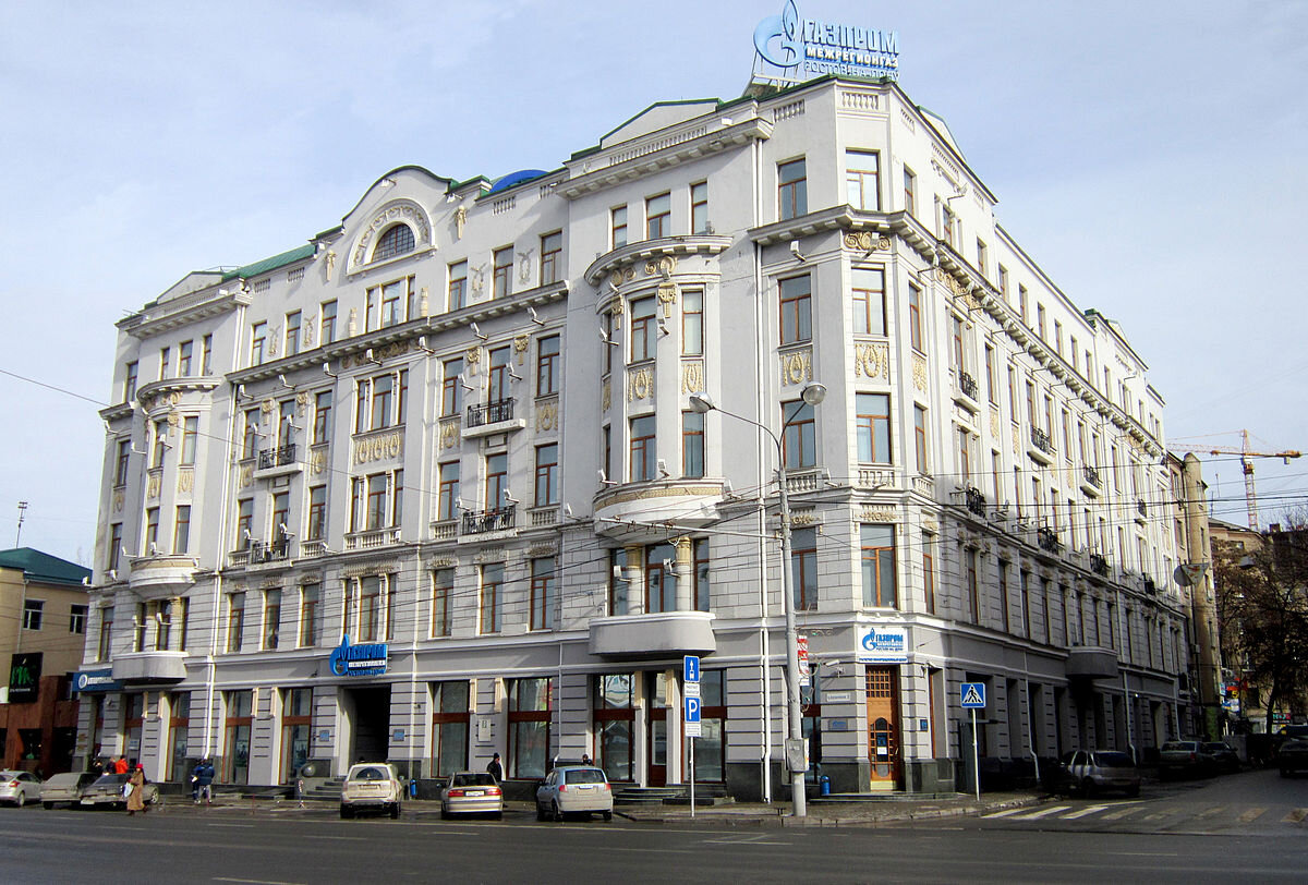 Дом в строительных лесах, поэтому фото из интернета (источник: https://ru.wikipedia.org/)