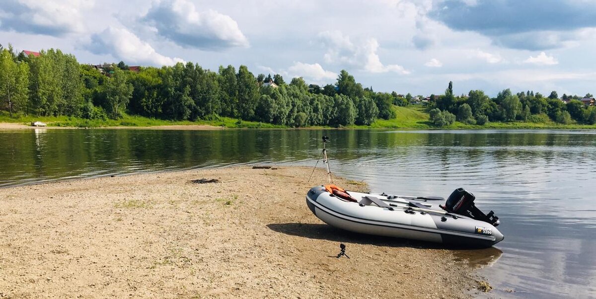 Лодка с мотором - Ваш проводник в лучшие места отдыха!