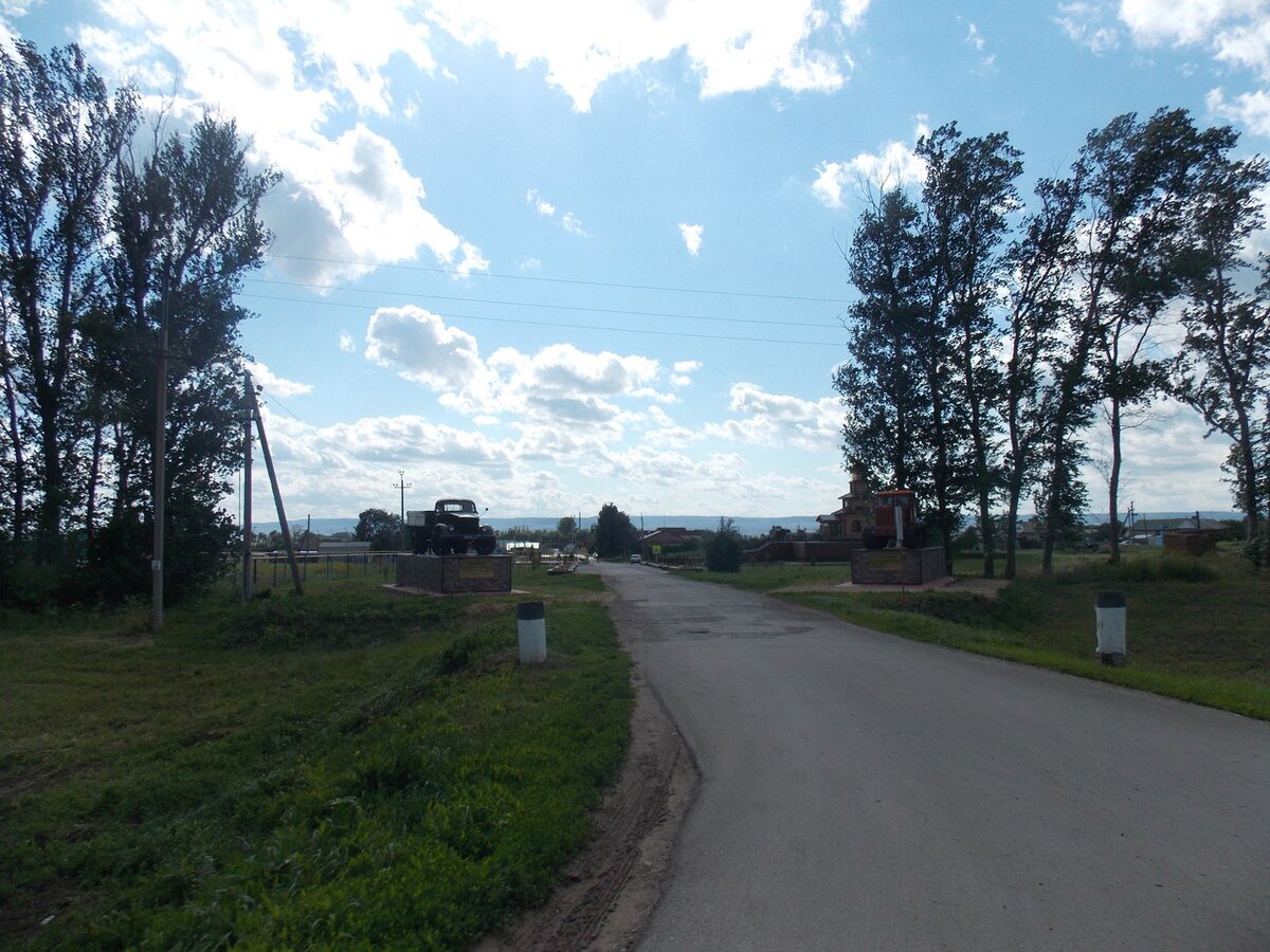 Въезд в Дмитриевку Духовницкого района