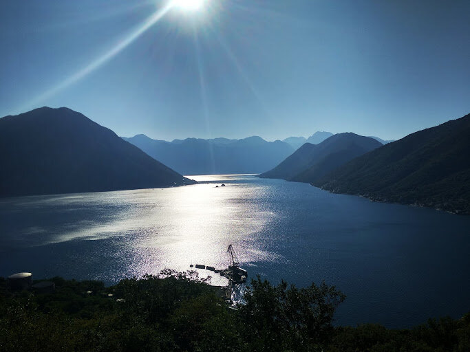 виды на море и горы Монтенегро