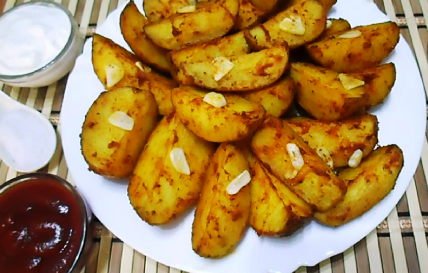 Пикантная картошка по-деревенски - с хрустящей корочкой и чесночком