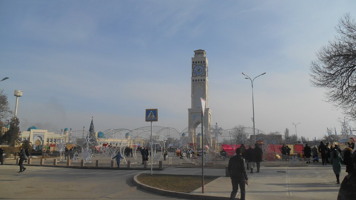 Стела «Сағат» («Часы»). Комплекс "Шахристан". Январь 2020 г. Фото автора