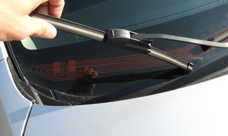 Щетки с подогревом для автомобиля