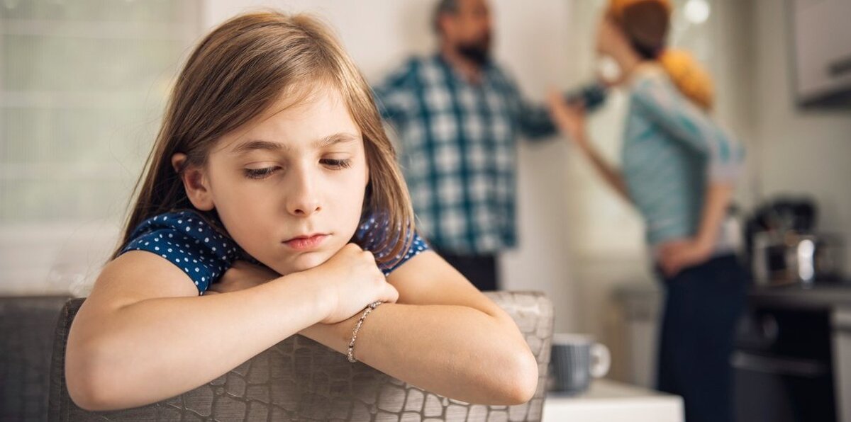 В нездоровой атмосфере ссор, обид, неуважительного отношения, ребенок теряет чувство защищенности.