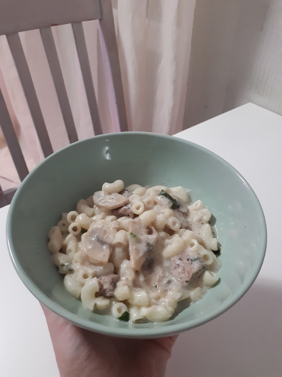 Свинина с грибами в сливках и макароны твердых сортов