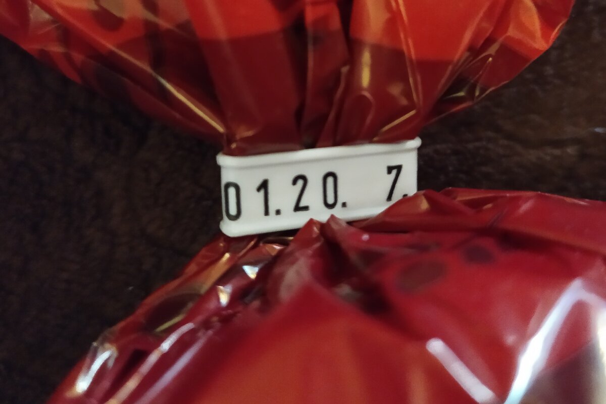 Так должна выглядеть бирка с датой изготовления батона