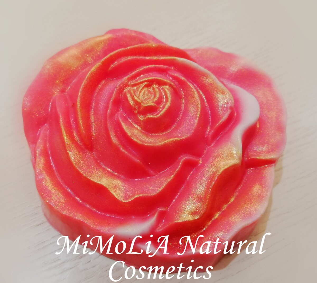 Натуральное мыло ручной работы с маслом кокоса, ши, виноградных косточек и со страусиным жиром. 