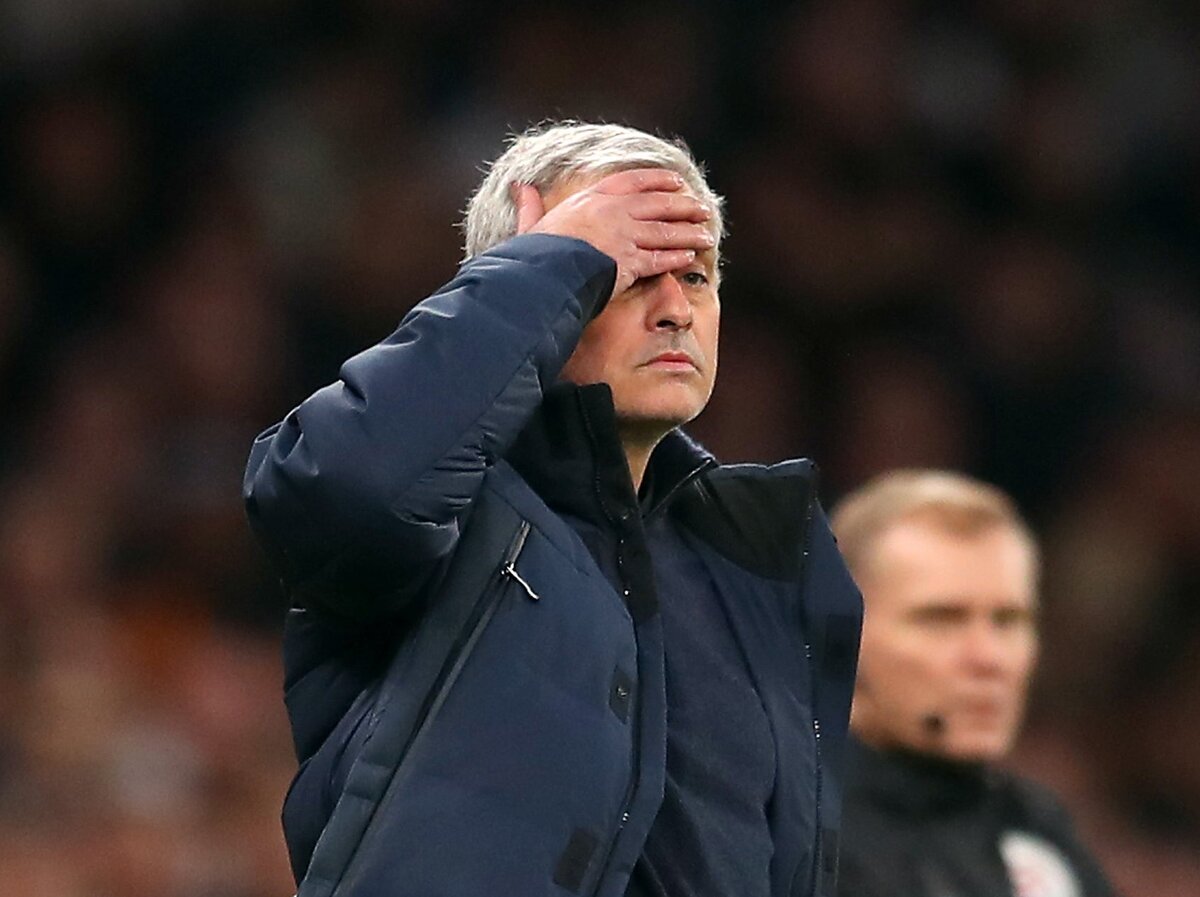 Шпоры были награждены пенальти VAR, когда счет был 1-1, с Son Heung-min забил отскок. 