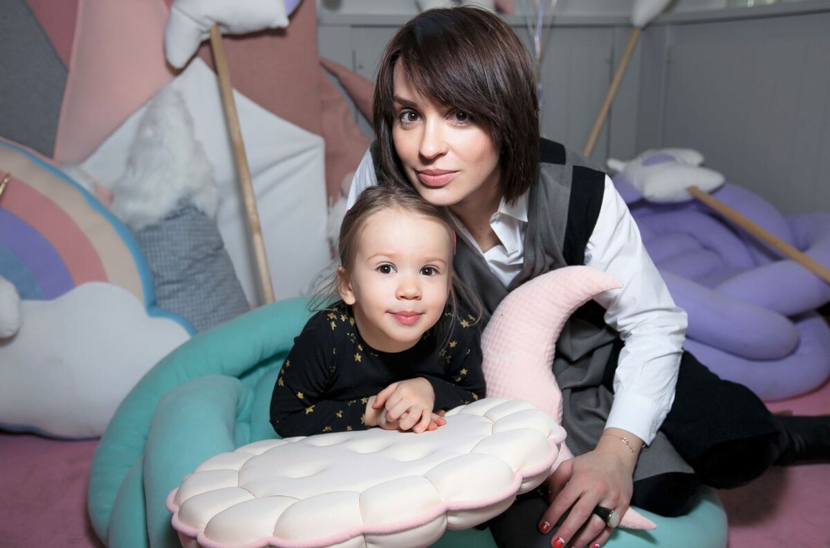 У телеведущей программы 5 детей 5 букв. Ольга арсланова отражение на отр. Екатерина андреева телеведущая. Александр любомирович терещенко. Мария ситтель дети.