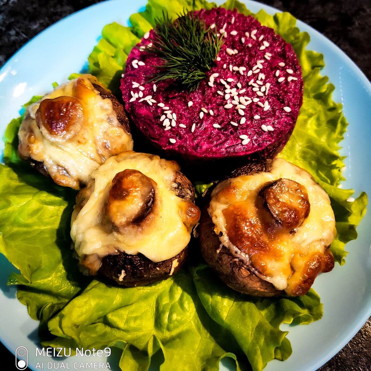 Свекла с запечеными шампиньонами.
