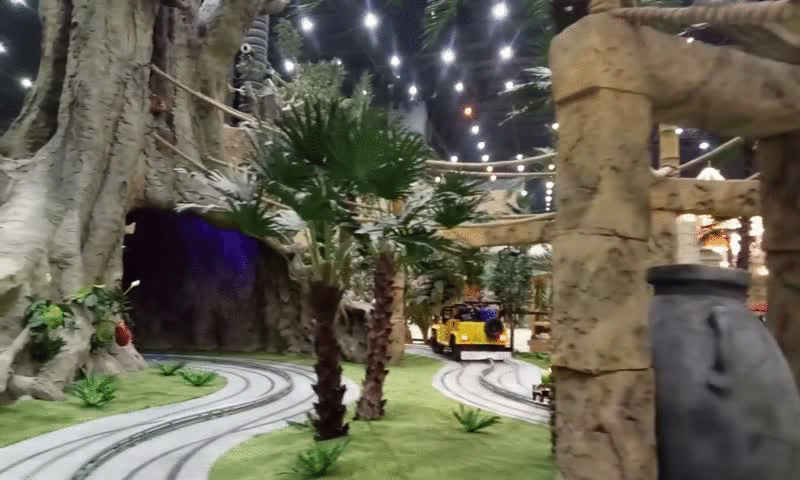 Аттракцион "Диносафари" в парке "Остров мечты"