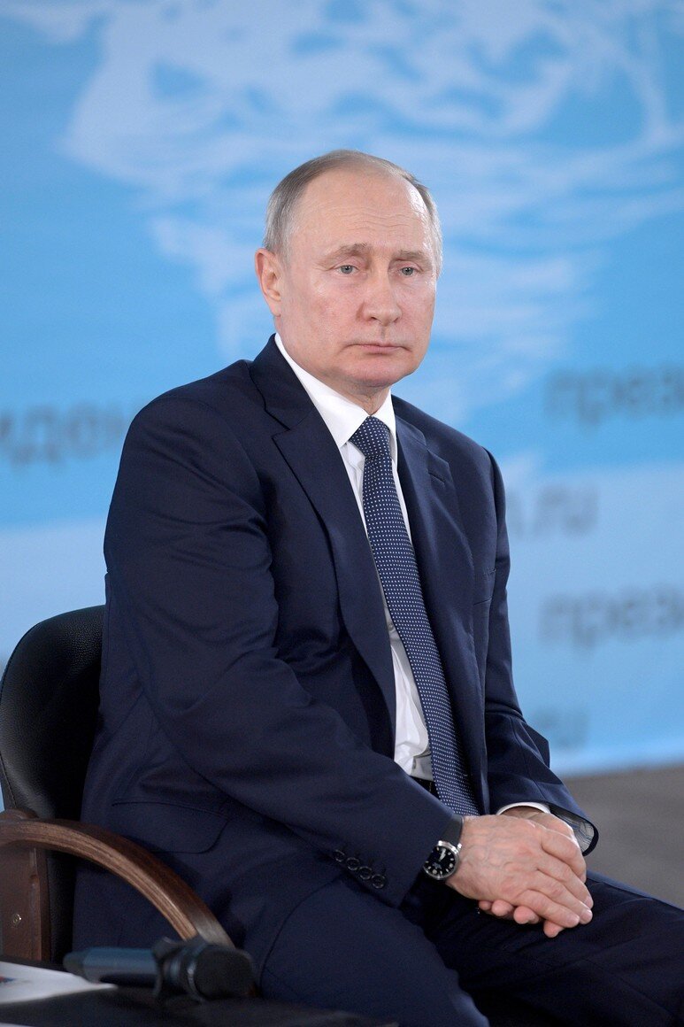 http://static.kremlin.ru/media/events/photos/big2x/wXVR99bAq4xYKqegpcvAUNpKRBxcKWU1.jpg
