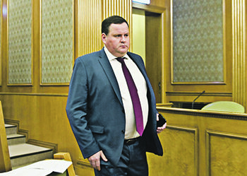  Глава Минтруда Антон Котяков уверяет, что работающие пенсионеры получают всю накопленную индексацию в момент выхода на пенсию. Фото Николая Дудукина/PhotoXPress.ruЗапрет индексации пенсий работающим лишает среднестатистического пожилого труженика более 11 тыс. руб. в год. Такая несправедливость обострила споры о ее отмене в связи с предложениеми вписать положение об индексации в Конституцию. Экономисты, близкие к финансовому блоку правительства, признают, что после повышения пенсионного возраста отмена индексации пенсий работающим перестала быть оправданной мерой. В Минтруде уверяют, что работающие пенсионеры формально не лишены индексации.