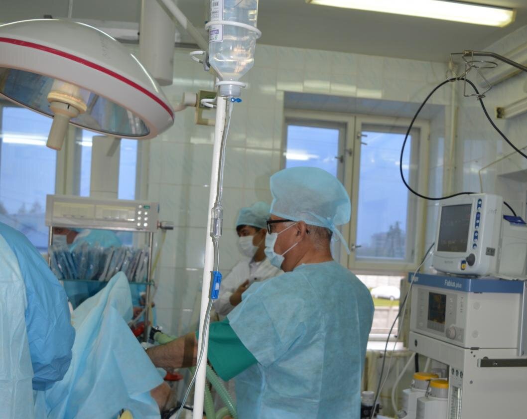 Центр рогачёва хирургическое отделение. Хирурги рогачева. Хирурги рогачева. Ахаладзе дмитрий гурамович хирург. Дркб операционный блок.