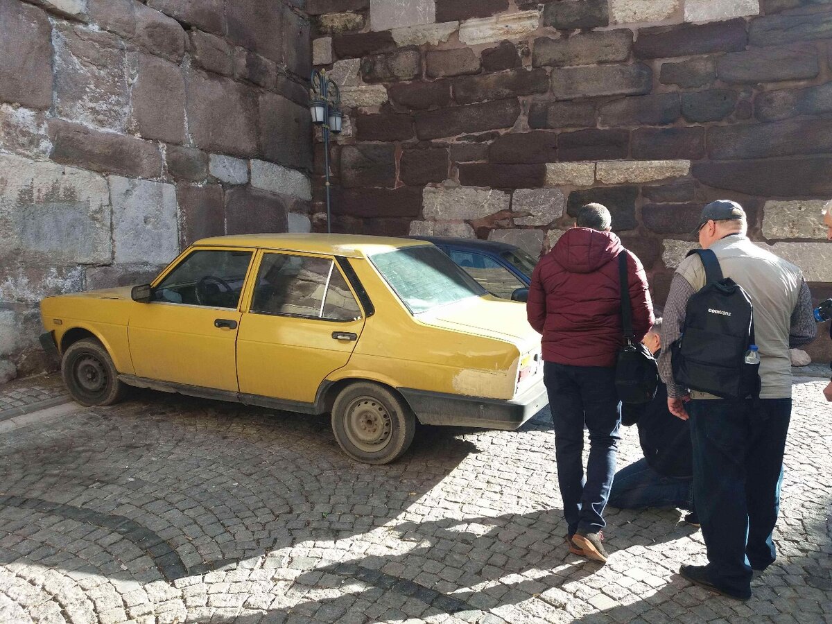 Экспонат для обсуждения и фотографирования, который попался нам по пути.