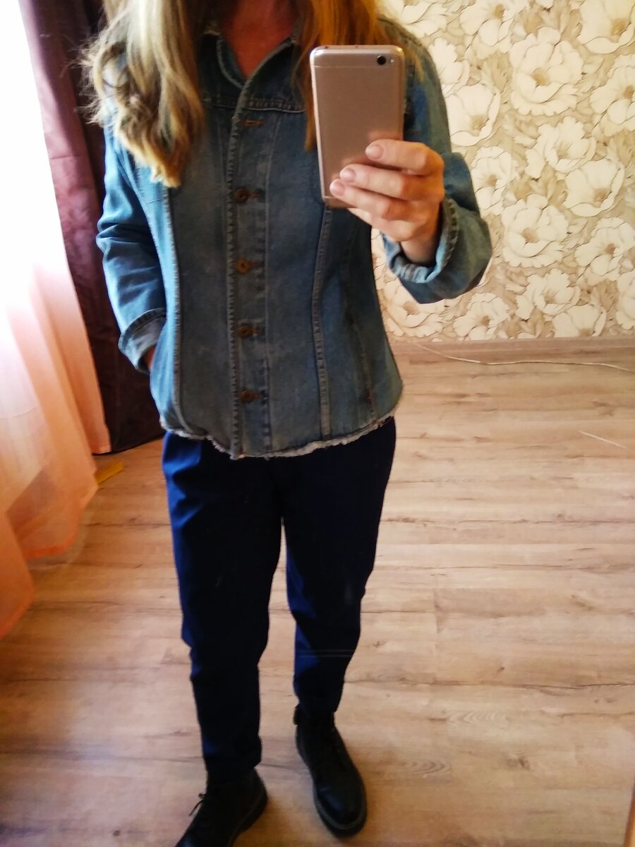 Пиджак куплен давно, поэтому цену не припомню.