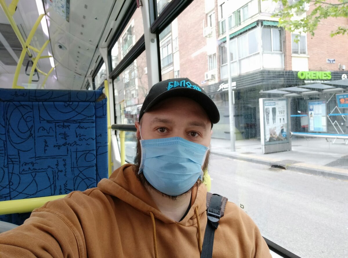 ( в автобусе, за продуктами)
