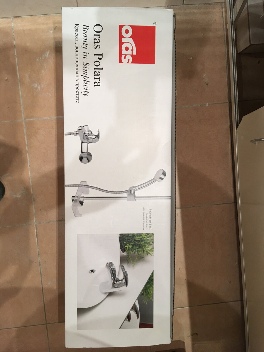 Набор смесителей и душевая стойка Oras.