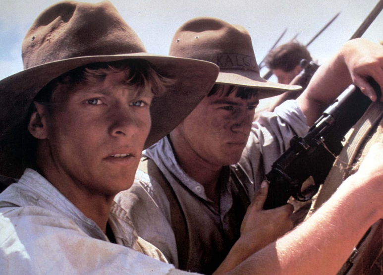 Австралийская военная драма 1981 года режиссера Питера Уира под названием "Галлиполи".-2