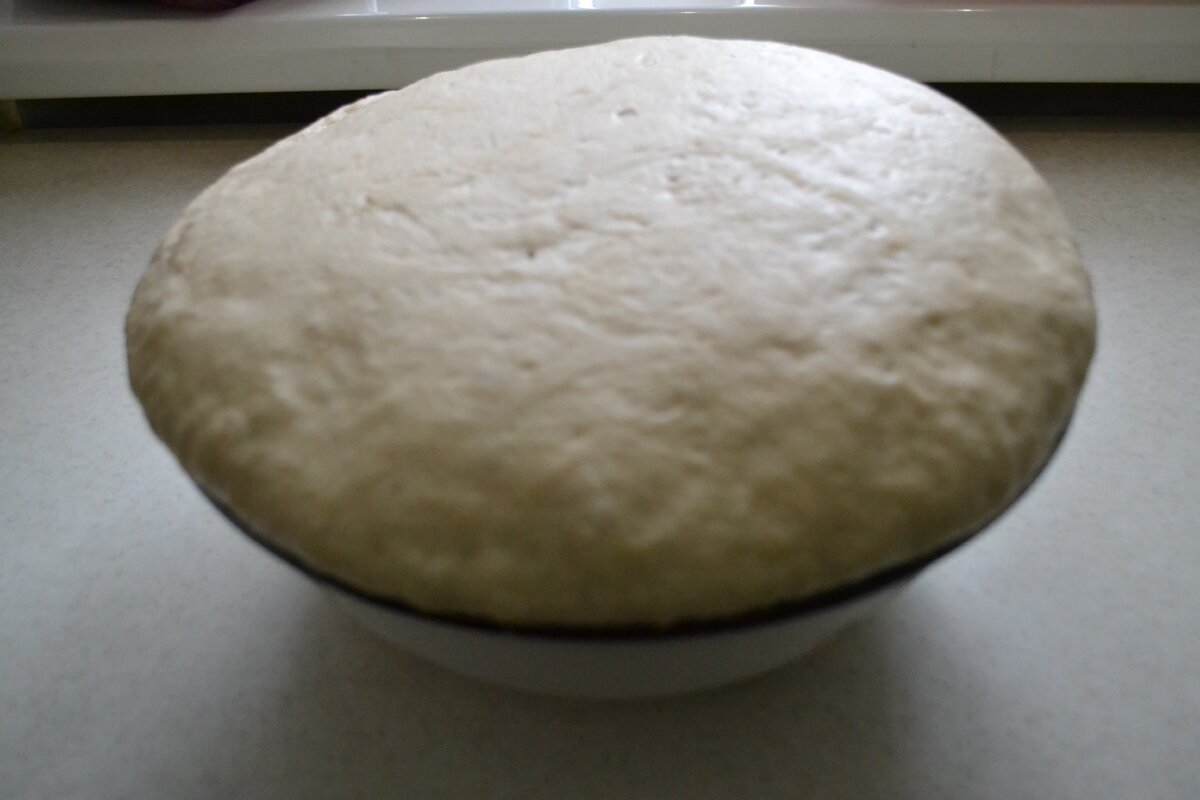 Прям выпрыгивает из миски! 