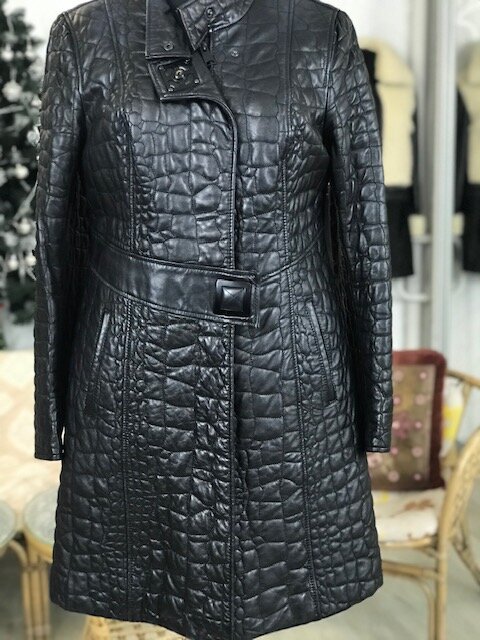 Расширение кожаного пальто с декором. Ателье Ирины Берзиной.