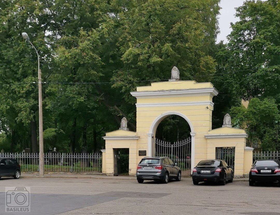 Литераторские мостки. Ворота. Санкт-Петербург. Фото автора.