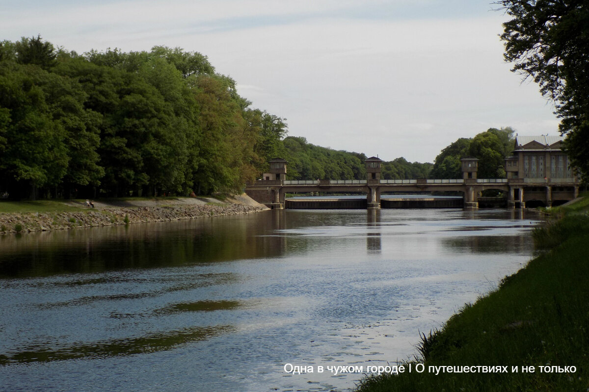 В окрестностях замка, вдоль берегов Эльбы простирается красивейший парк. 